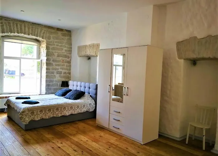 Perfect In Old Town With Parking *