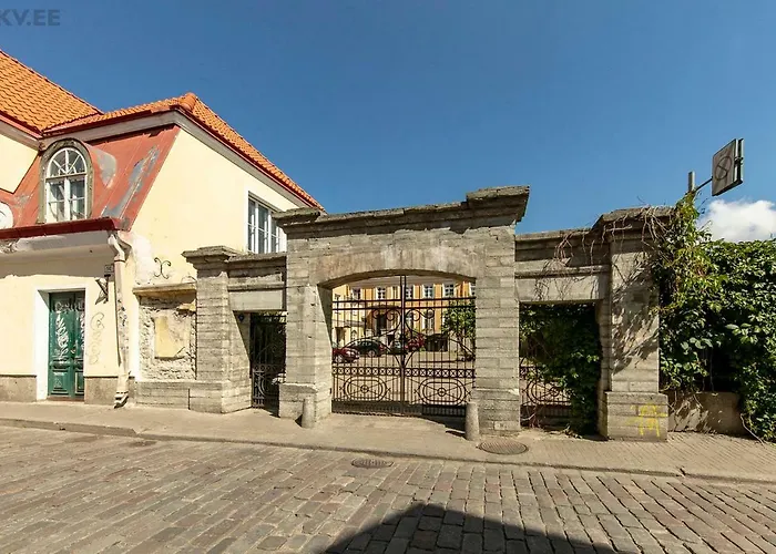 Perfect In Old Town With Parking *