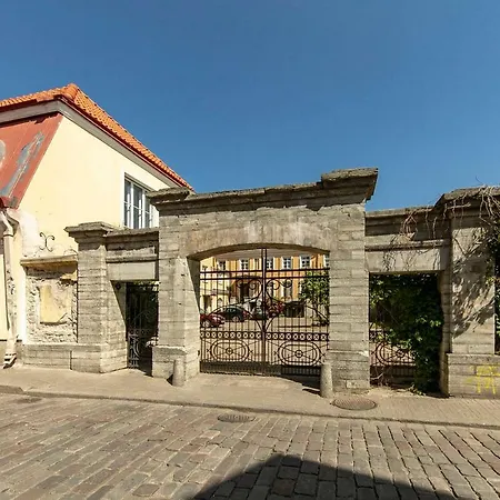 Perfect In Old Town With Parking *